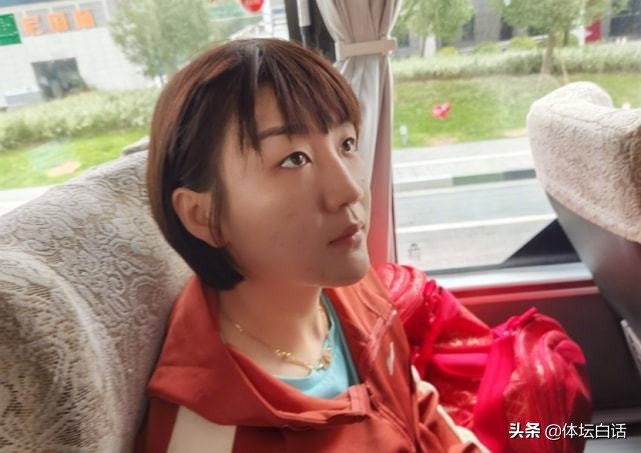 国乒樊振东黑色体恤,樊振东陈梦同款衣服完整视频