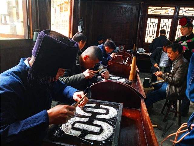 苗家少女银饰美在哪里,苗家麻料村