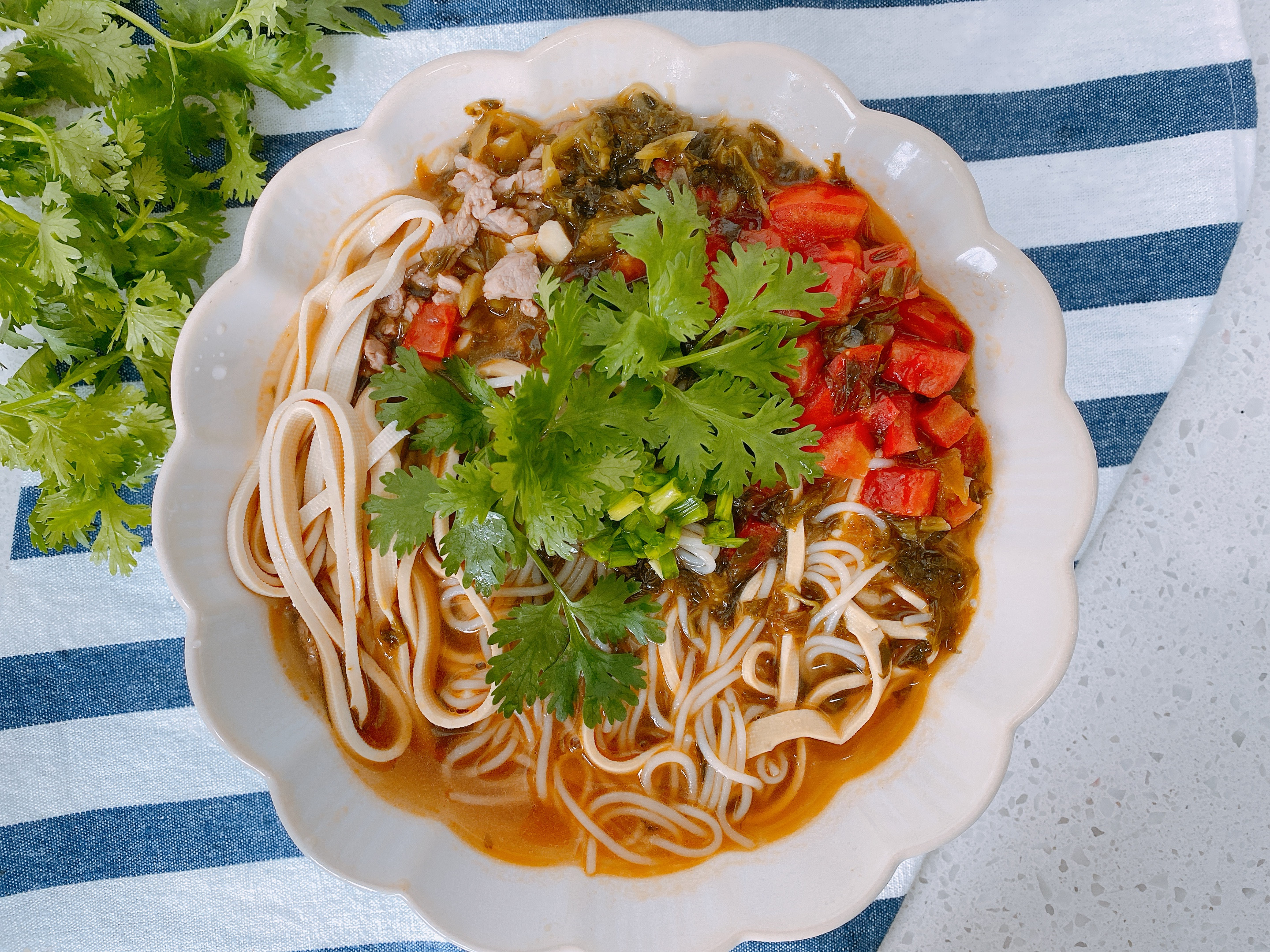 米粉炒粉怎么煮才好吃,在家做三鲜米粉最简单的方法