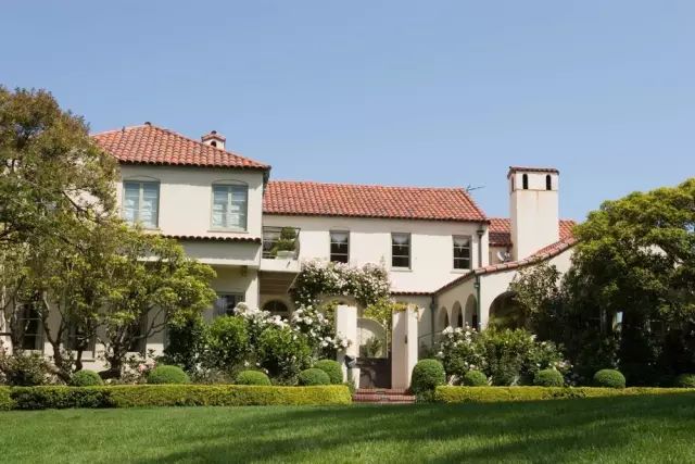 楼顶草坪花园设计效果图,草坪该如何养护管理