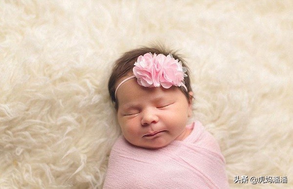 宝宝老是红屁屁用爽身粉有用吗,宝宝经常红屁屁用什么药膏