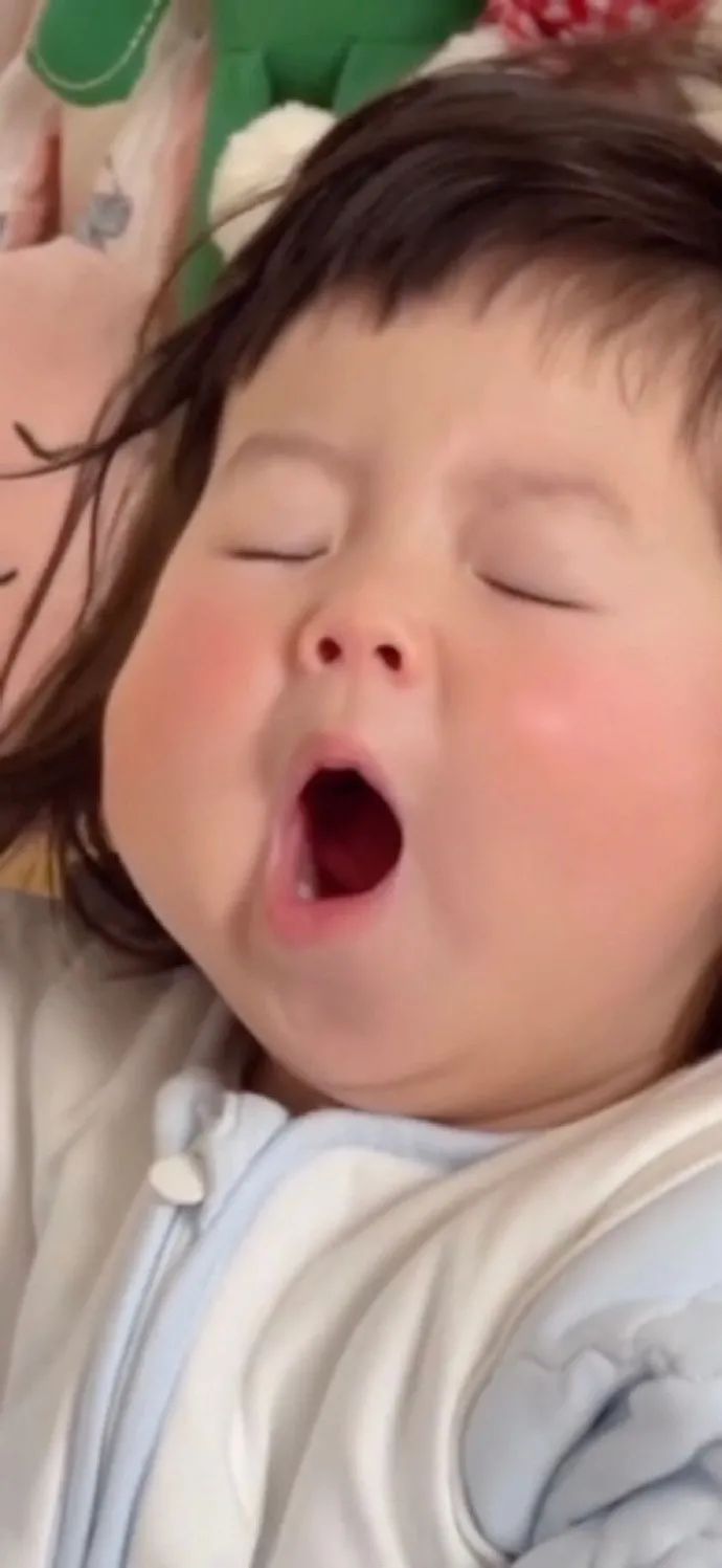 可爱宝宝壁纸高清全屏可自取,手机壁纸宝宝可爱女孩