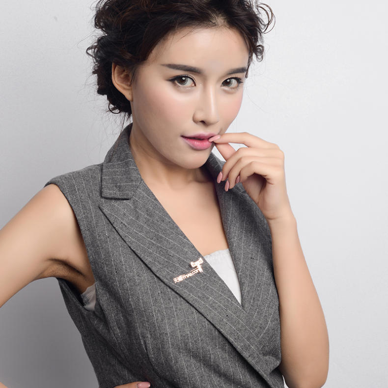 男士工牌胸针的正确戴法,工牌胸针怎么戴不容易掉