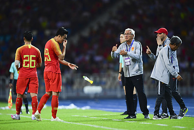 国足惨败引发外媒哄笑的原因分析,外媒如何评价国足输球