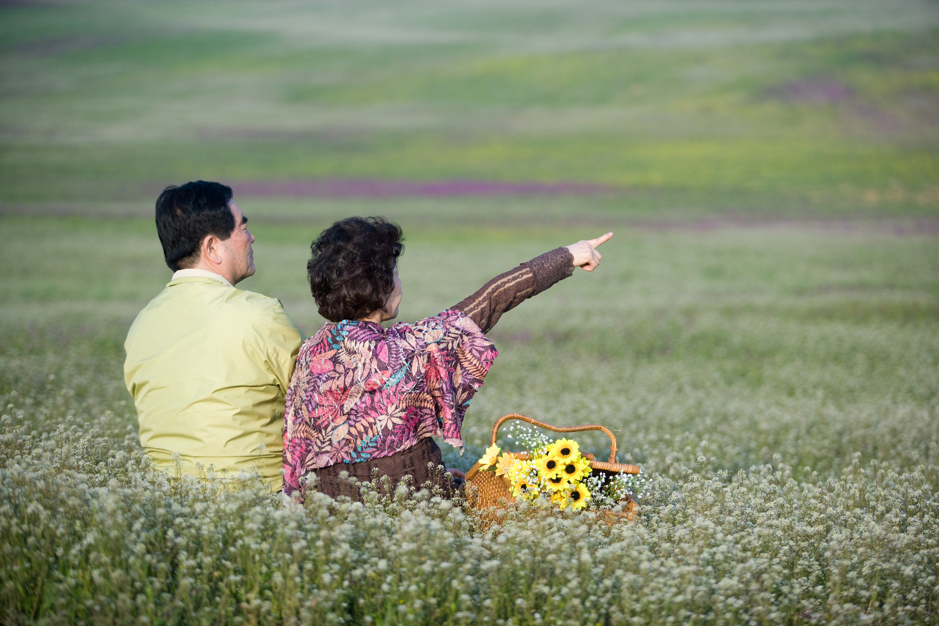 60后阿姨哭诉儿子无能,儿子30岁了还在啃老怎么办