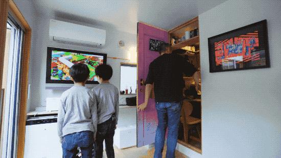 他在市中心建了一座房，38㎡住一家五口，居然没屋顶？