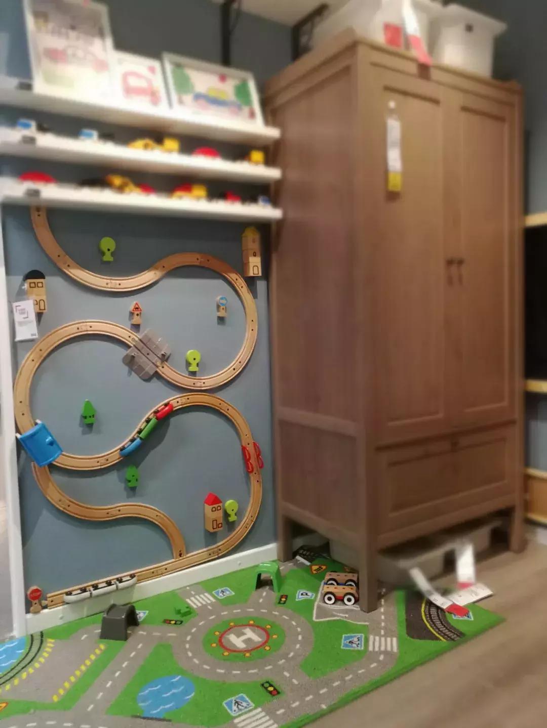 生了二胎都跟妈妈睡卧室如何布置,二胎房间两张床摆放