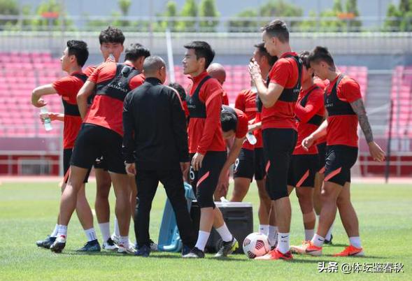 中超怎么突然落魄了,曾经的豪门阔太如今负债累累