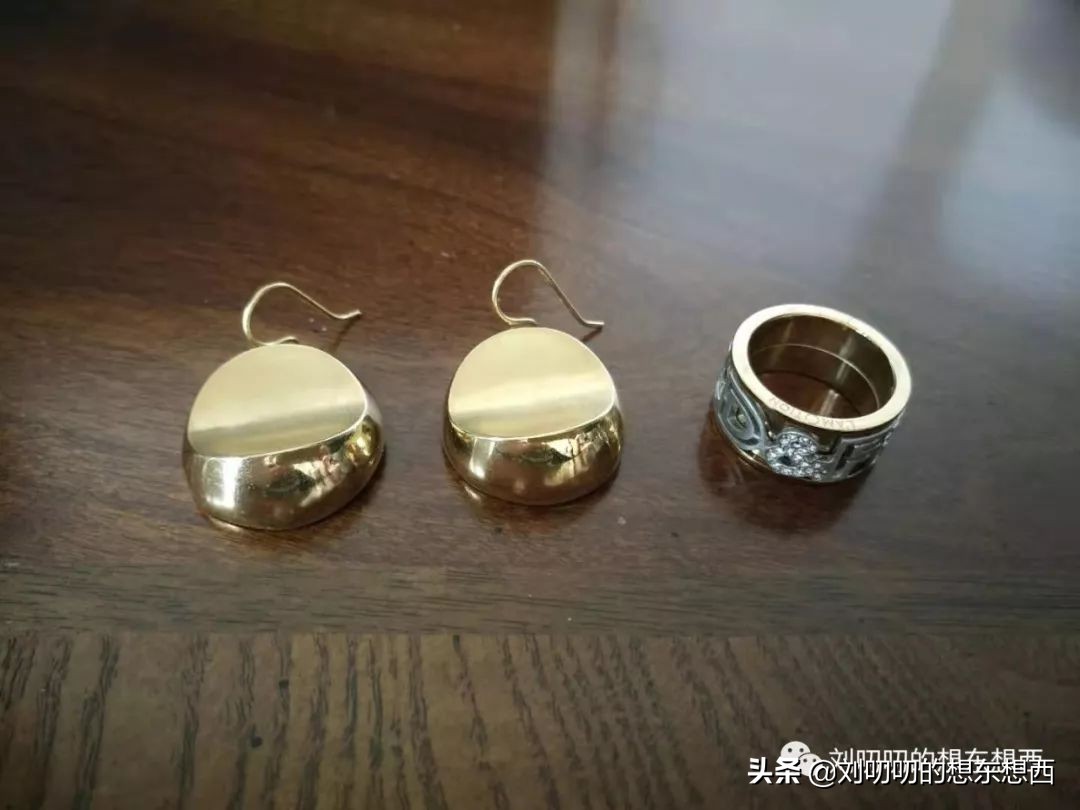 带帽子绿羊绒衫搭配什么外套,休闲装搭配冬款