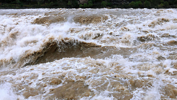 世界著名的十大瀑布中国上榜一个,世界三大瀑布气势磅礴大饱眼福