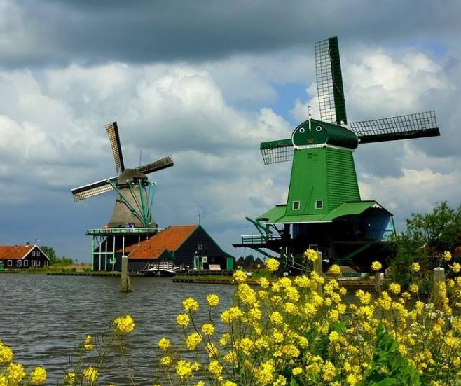 荷兰为什么叫自行车王国 (荷兰为什么好多人骑自行车)