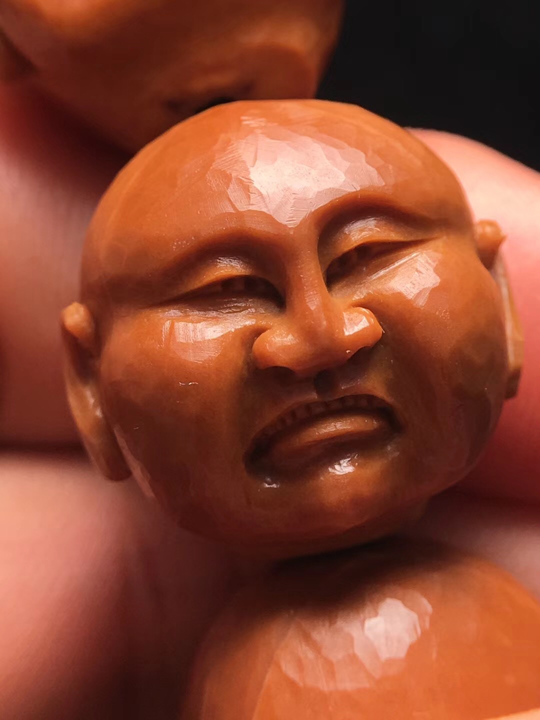 橄榄核雕手串上油盘还是干盘好看,玩文玩橄榄核雕要注意这三点