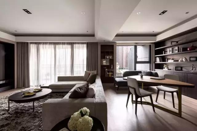 家具摆放风水：沙发不靠墙这样放，有靠山又实用