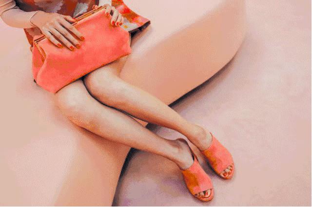 夏天穿什么鞋子不捂脚透气,天气热鞋捂脚