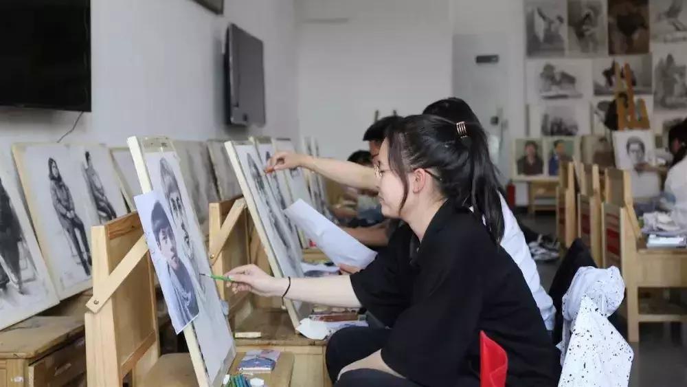 北京十大美术培训画室,北京华卿画室和水木源画室哪个好