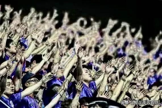 小说｜在2020这个特殊的赛季申花捧起了队史第一座中超奖杯