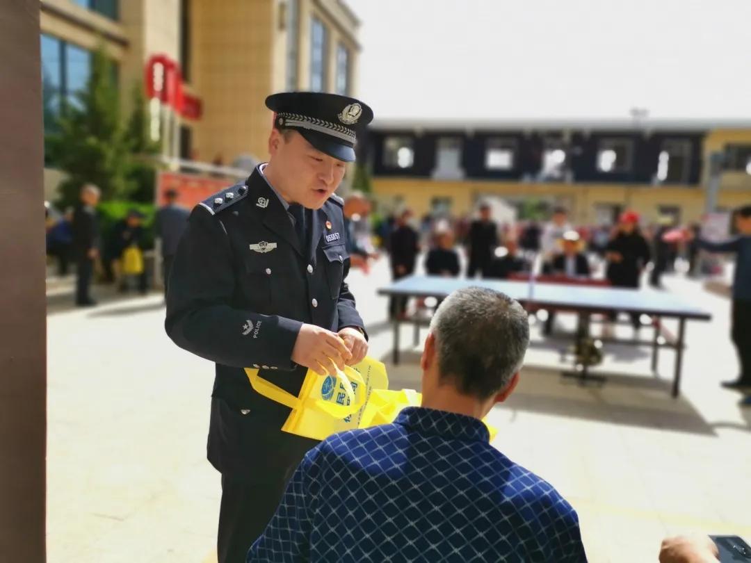 老人丢失现金报警遇捡拾者,老人遗失万元现金后续