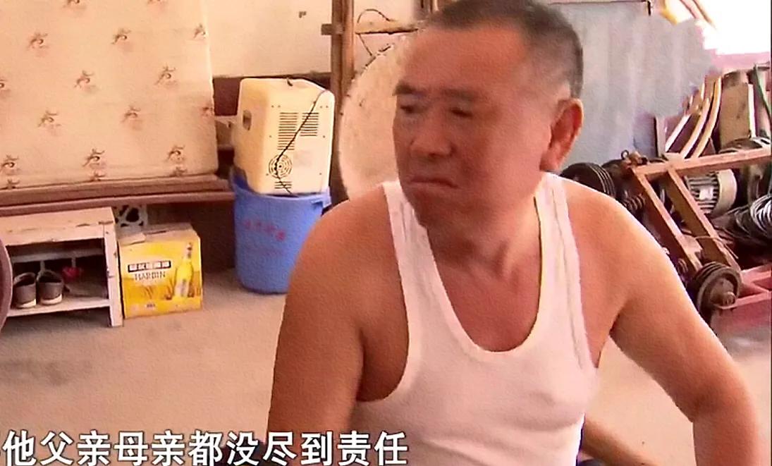 亲情：儿子吃百家饭，呼唤母亲想要一个家，可母亲却视而不见