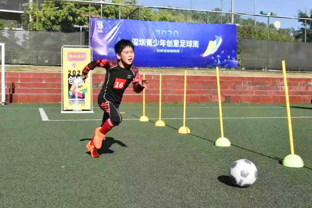 黑科技战靴亮相深圳青少年创意足球周，大数据提升孩子踢球兴趣