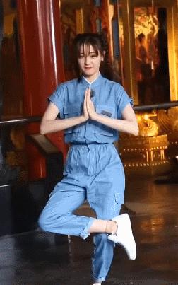 迪丽热巴的平衡感有多好,迪丽热巴挑战平衡