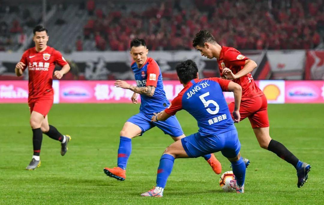 国脚回归泰山迎来最强阵容,国足比赛归来