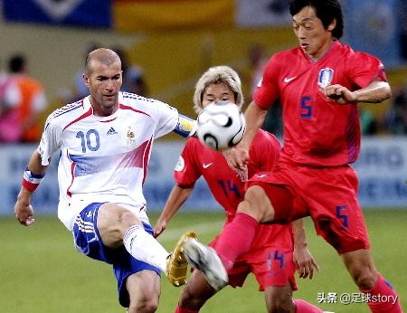 齐达内世界公认的大师,齐达内足球十大经典视频