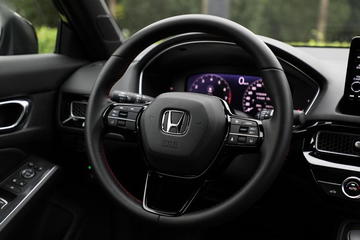 全新思域实车曝光网友小号雅阁,十一代思域和低配雅阁怎么选