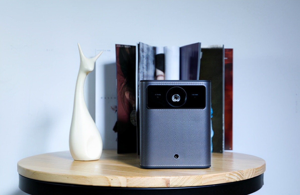 智能投影仪选哪款啊,选购哪款便携式投影仪比较好