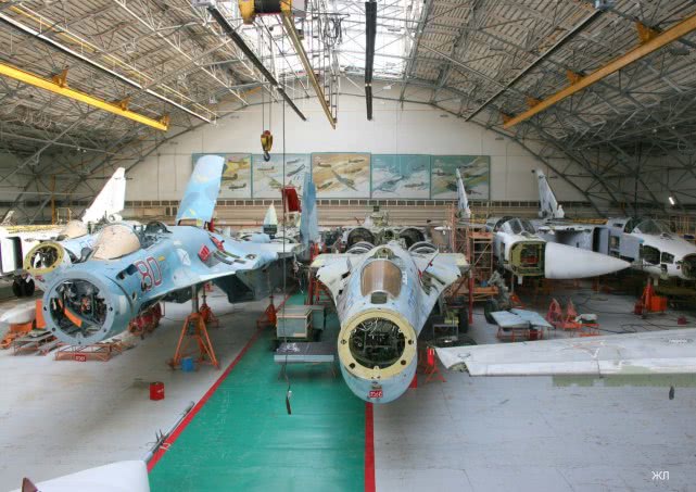 苏33和歼15区别,苏33与歼15对比