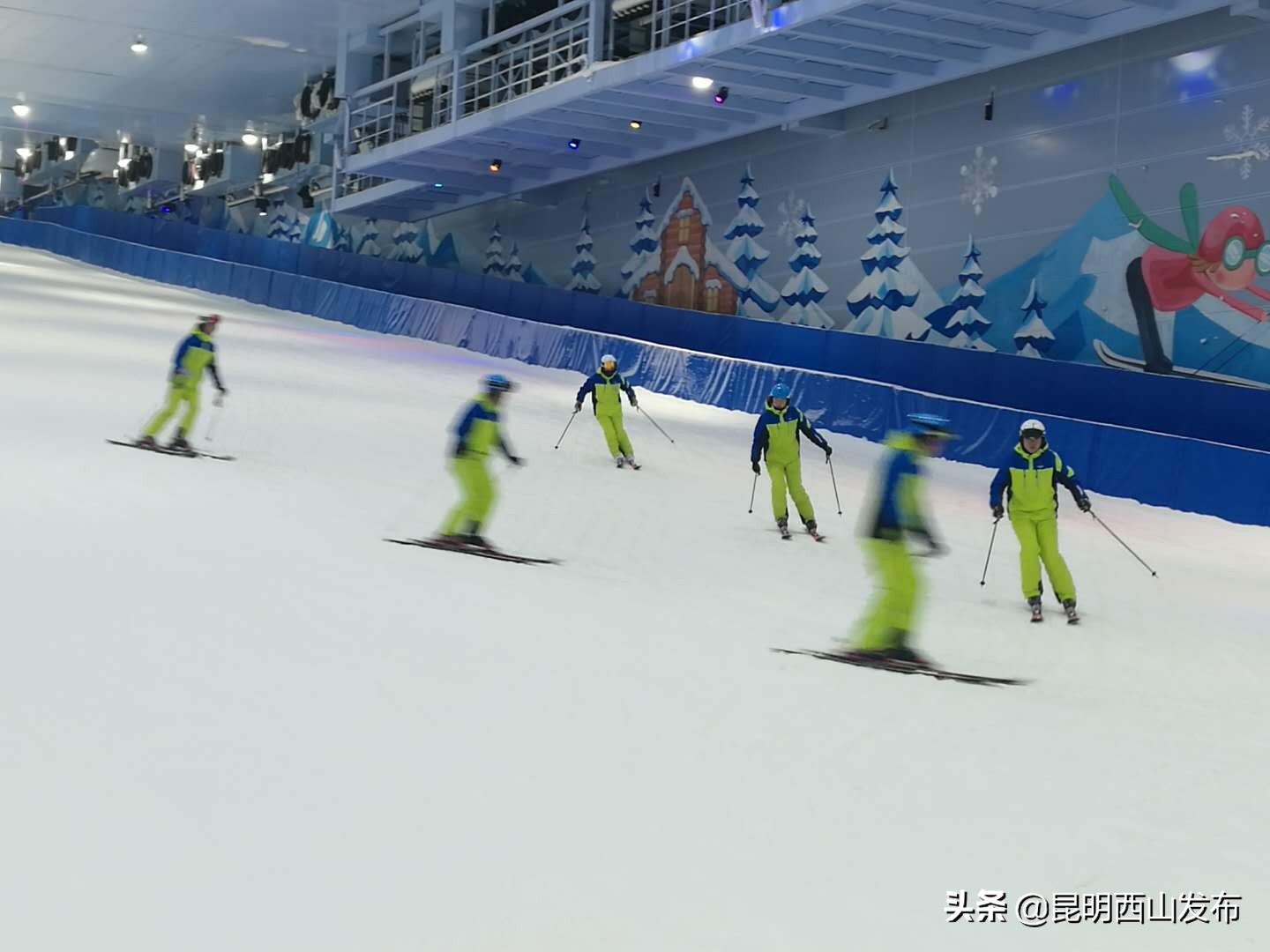 昆明融创海洋世界滑冰场,昆明融创冰雪海洋世界滑雪