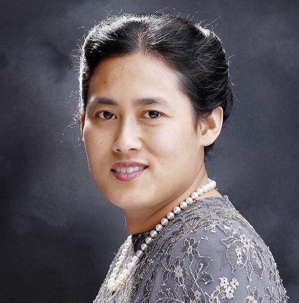 她是泰国三公主，却被人民视为“国母”，泰王玛哈都得敬她三分