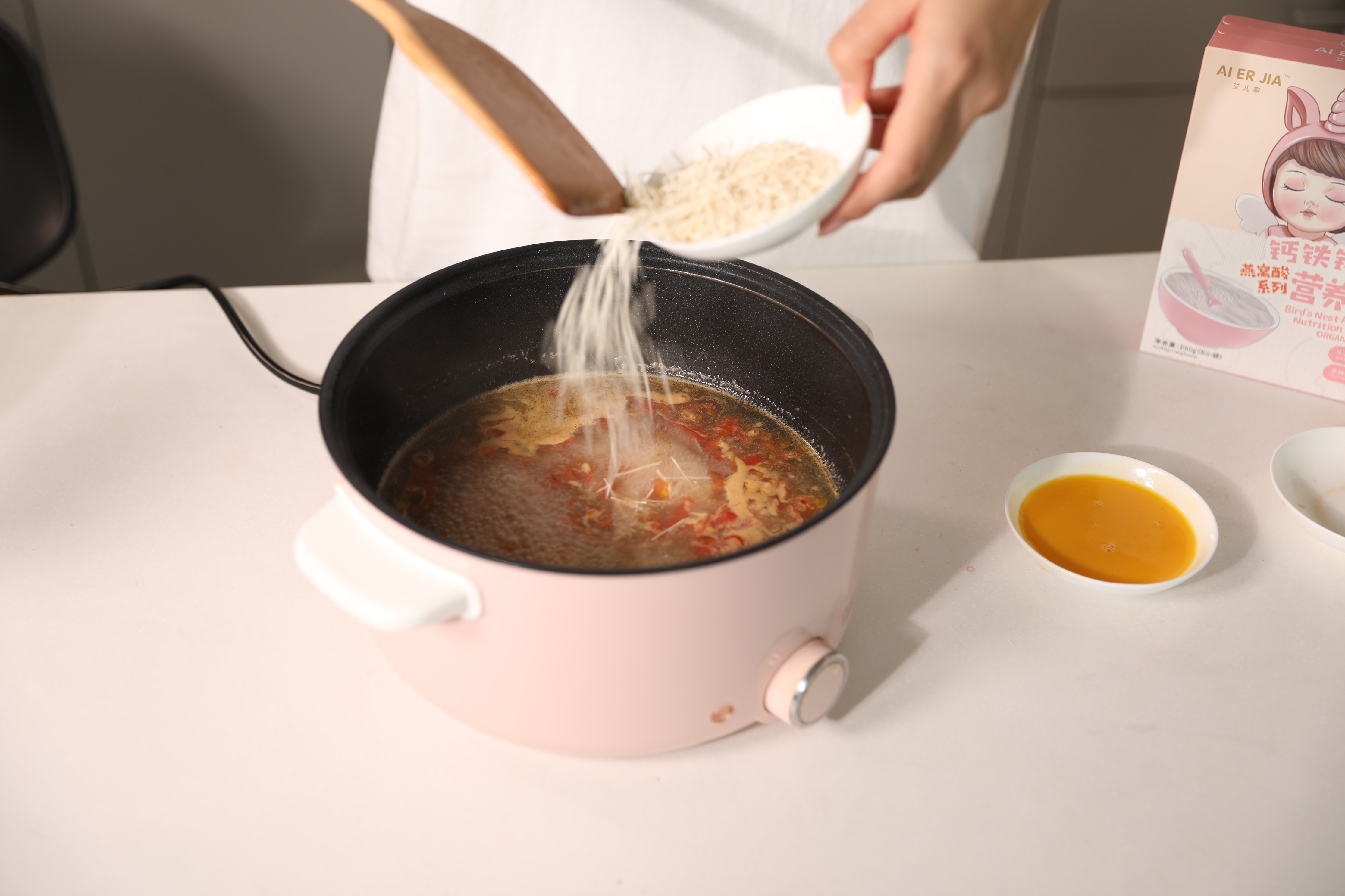 面条燕窝制作,番茄鸡蛋面条简单美食做法