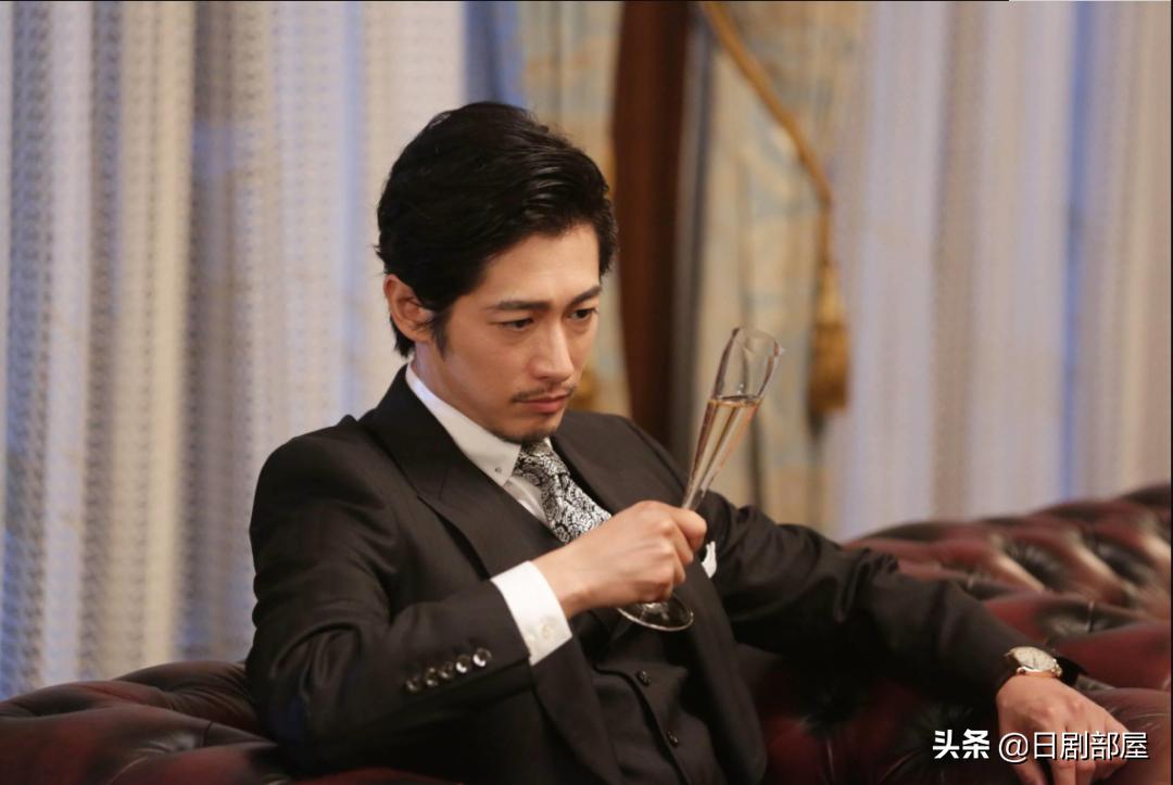 钘ゅ唸闈涜妭鐩鎼,钘ゅ唸闈涚患鑹烘彁鍒扮殑濂崇敓鏄皝