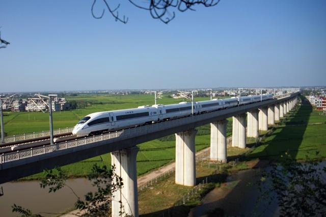 为什么火车速度那么慢,火车条件比高铁差很多吗