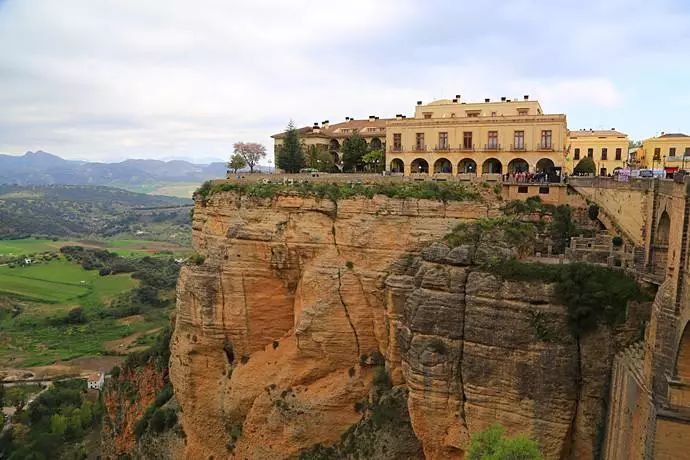 西班牙王国国旗,西班牙王国怎么形成的