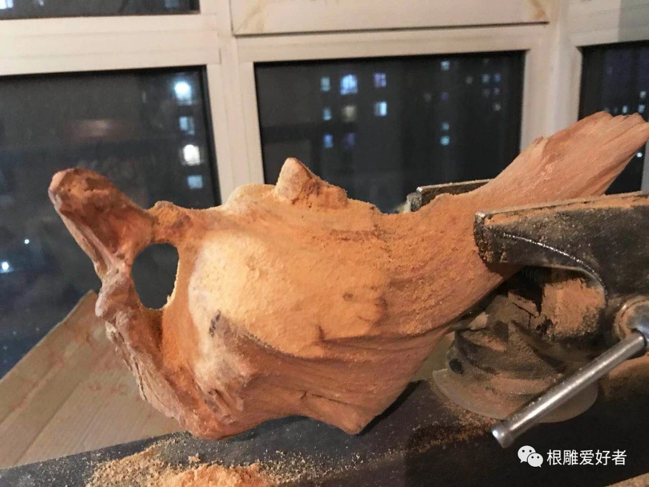 根雕茶壶作品图片,根雕艺术品长嘴茶壶