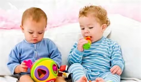 儿童误吞食物怎么处理,婴儿误吞食异物后的急救措施