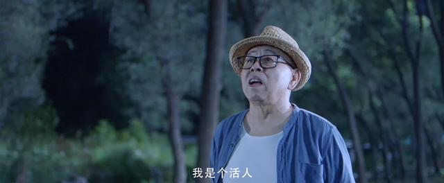 潘长江《疯狂老爹》，模仿周星驰《少林足球》，首日票房不足百万