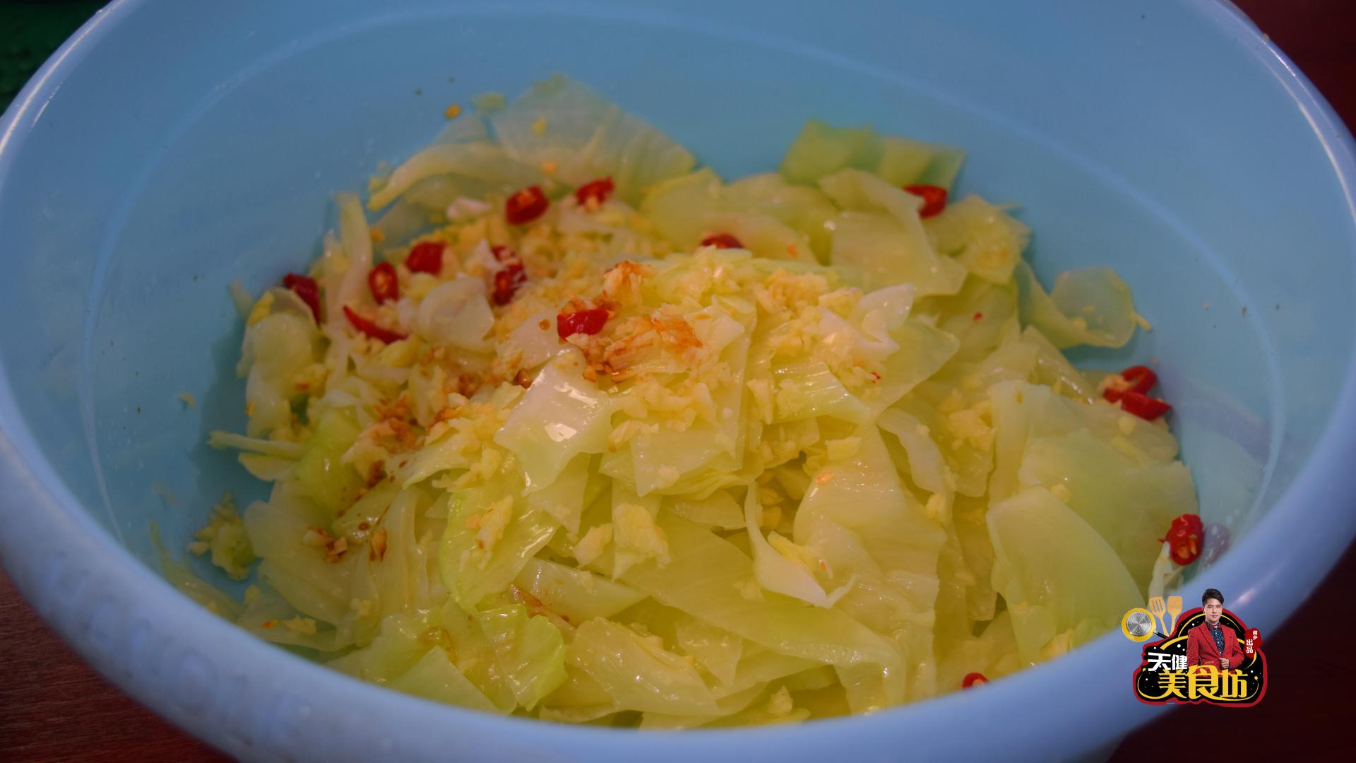 包菜下饭的家常做法,包菜的新吃法清脆爽口越吃越想吃