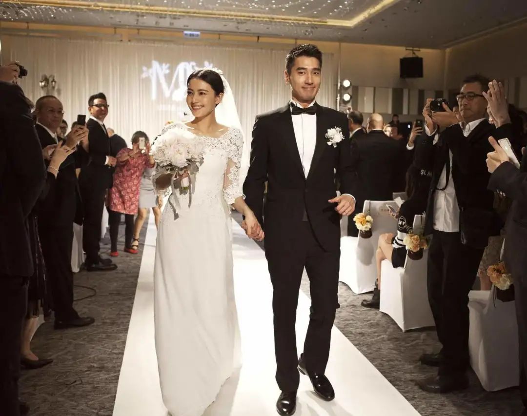 野兽派一支玫瑰多少钱,野兽派2万多的花