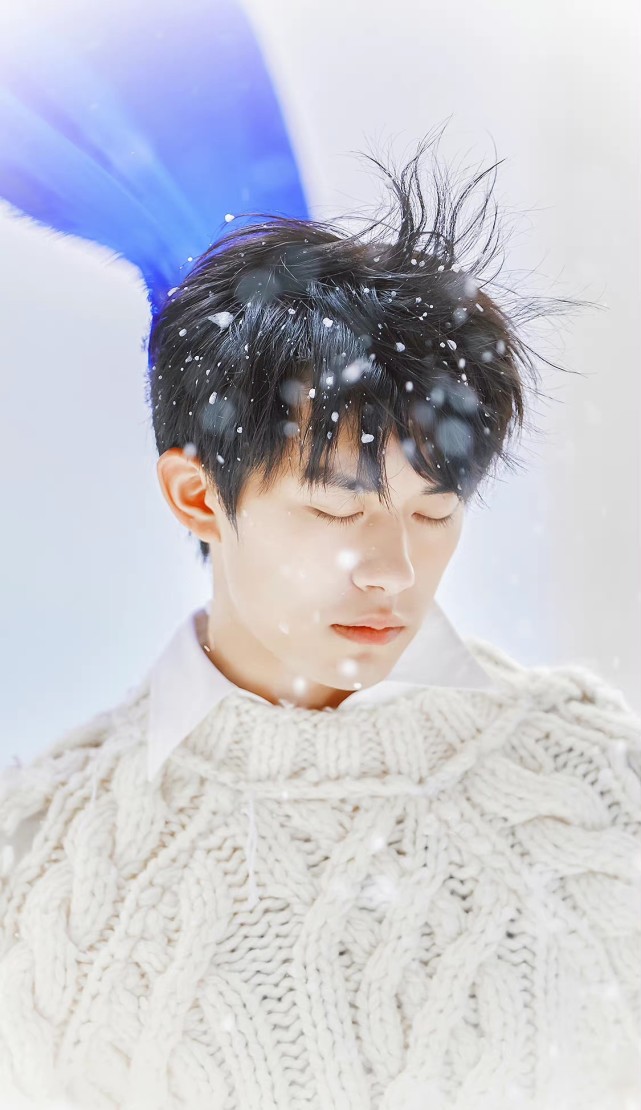 易烊千玺理寸头的图片,易烊千玺理光头电影