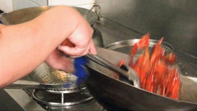 济南老金烧烤和老胖烧烤哪个好,带你来美食街逛逛