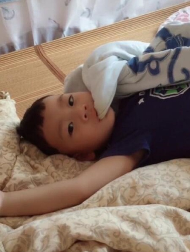 孩子对一件衣服依恋怎么办,孩子恋旧以前的衣服都不让扔