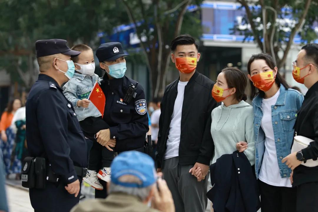 这里有许多故事的英文,纪念我们的每一个故事