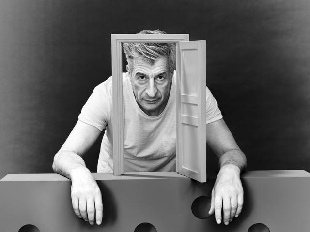 香蕉艺术品拍出12万,香蕉贴墙上能变艺术品