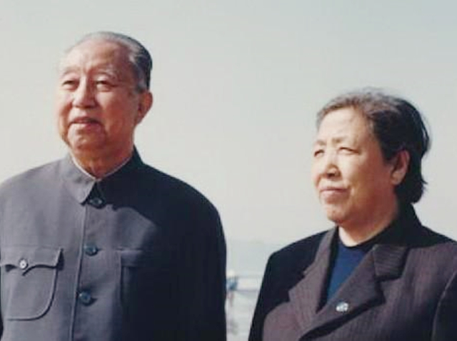 *国锋华**墓地：有很多老人鞠躬，回归卦山，不占民地