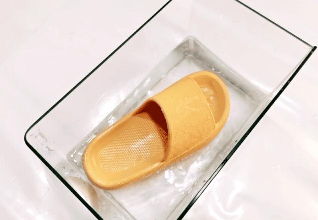 网红爆款踩屎感拖鞋直播间秒杀,踩屎感拖鞋上百元