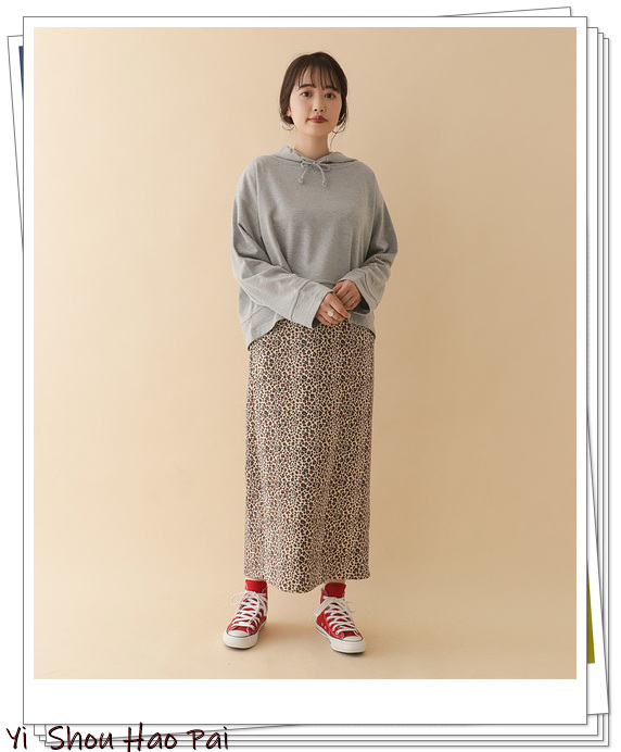 thombrowne灰色卫衣5码上身效果,灰色日系卫衣