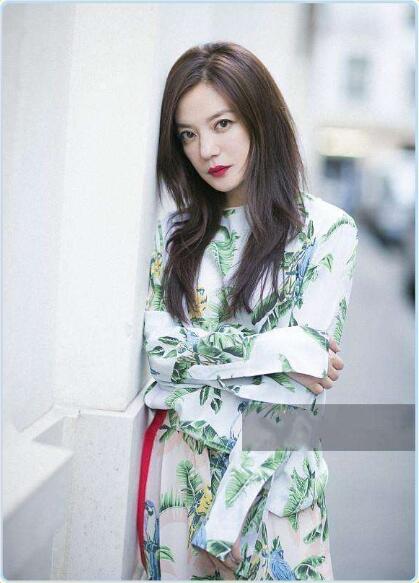 赵薇直播卖红酒，网友：李湘赚钱的路子不适合你