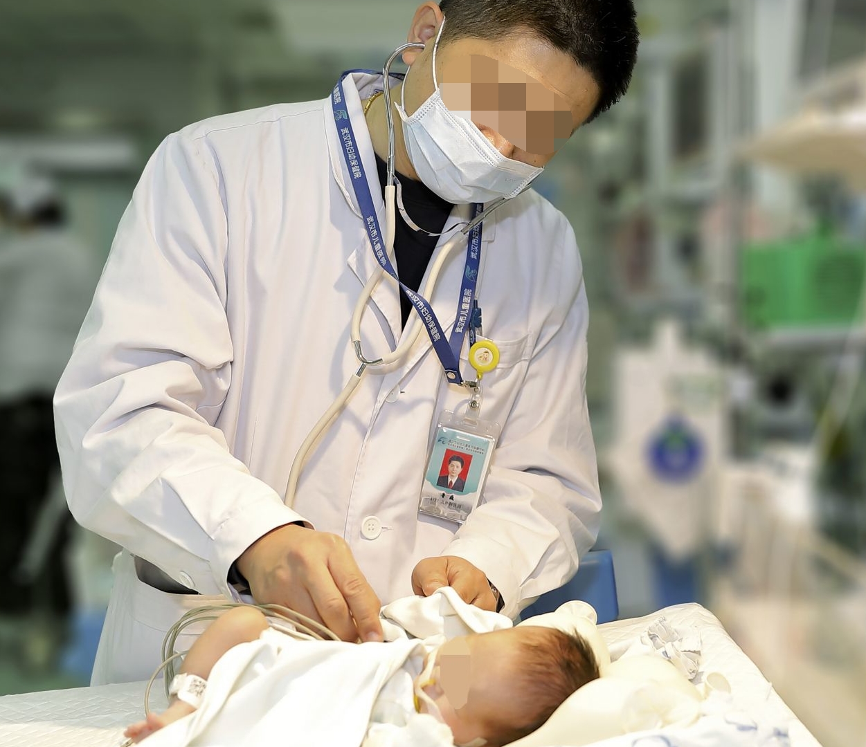 宝宝爱吐泡泡是呼吸道有分泌物吗,宝宝总是吐泡泡还咳嗽